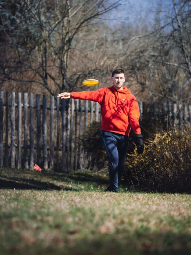 Pár fotek z prvního dne turnaje ADD @movit_energy Spring tour. 🥏☀️ 📷 @vitektiser #ultimofrisbeeshop #movitenergy #discgolf