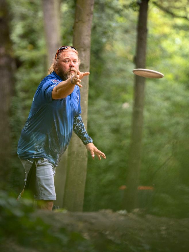 Několik fotek z druhého dne MČR Masters 2026 presented by @mvpdiscsports v Cholticích 🦇🥏 📷 @vitektiser...