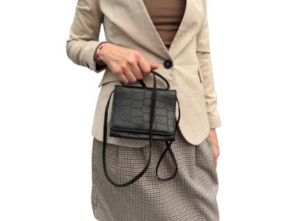 Dámská malá černá kabelka přes rameno