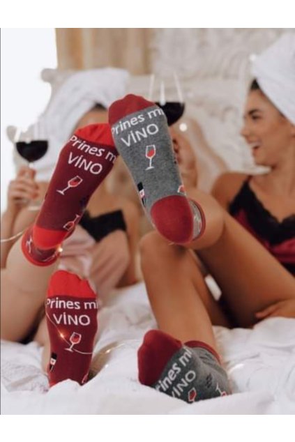 Ponožky, přines mi víno, šedé