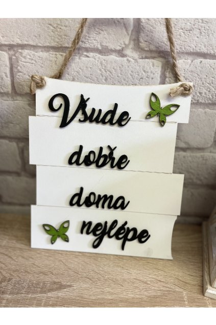 Dřevěná cedule 20x22cm bílá s 3D nápisem - Všude dobře, doma nejlépe