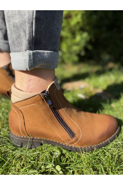 Dámská kotníková obuv z nubukové kůže BL/639-8 - camel