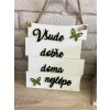 Dřevěná cedule 20x22cm bílá s 3D nápisem - Všude dobře, doma nejlépe