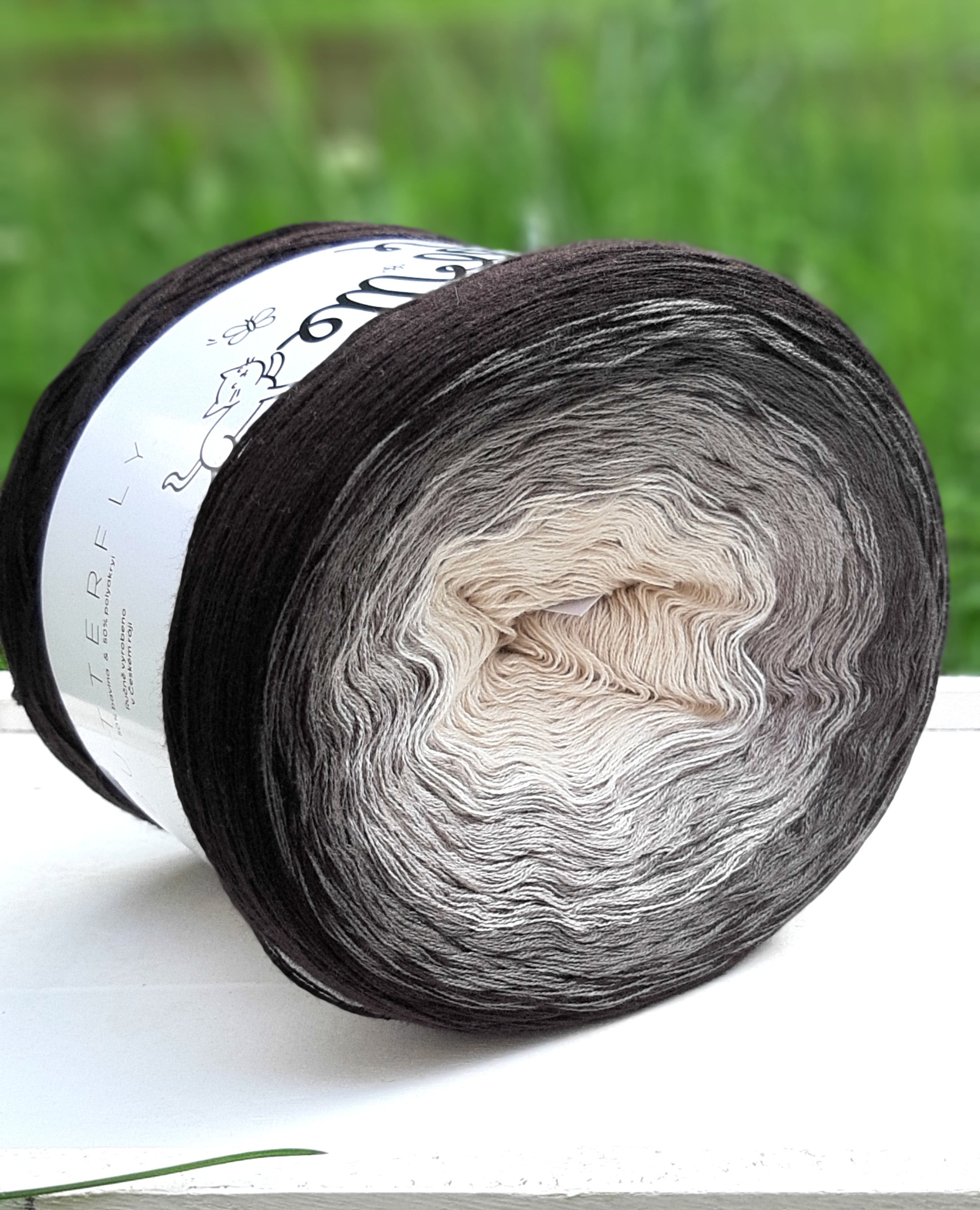 YARNMELLOW Butterfly Mini - 500 m / 90 g 2. barva: Hořká čokoláda, 4. číslo barvy: 03