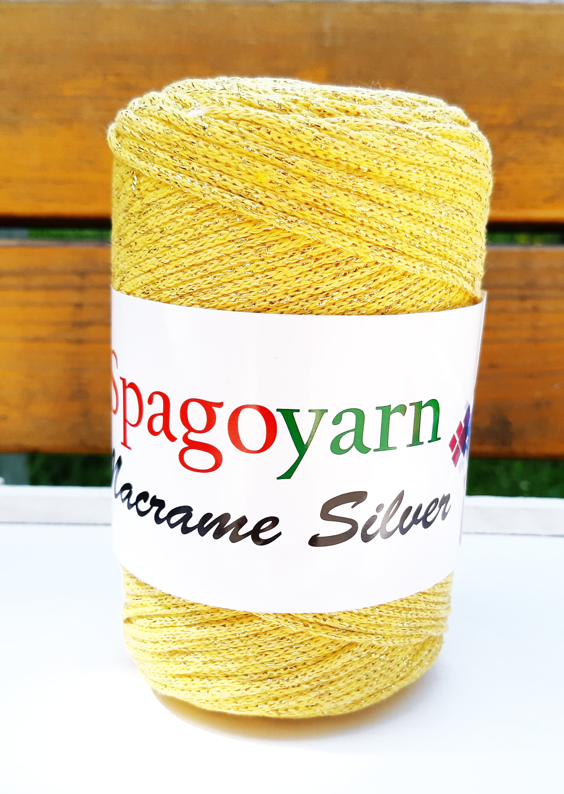 SPAGO YARN Macrame Silver - 275 m / 250 g 2. barva: žlutá + zlaté vlákno, 4. číslo barvy: 144