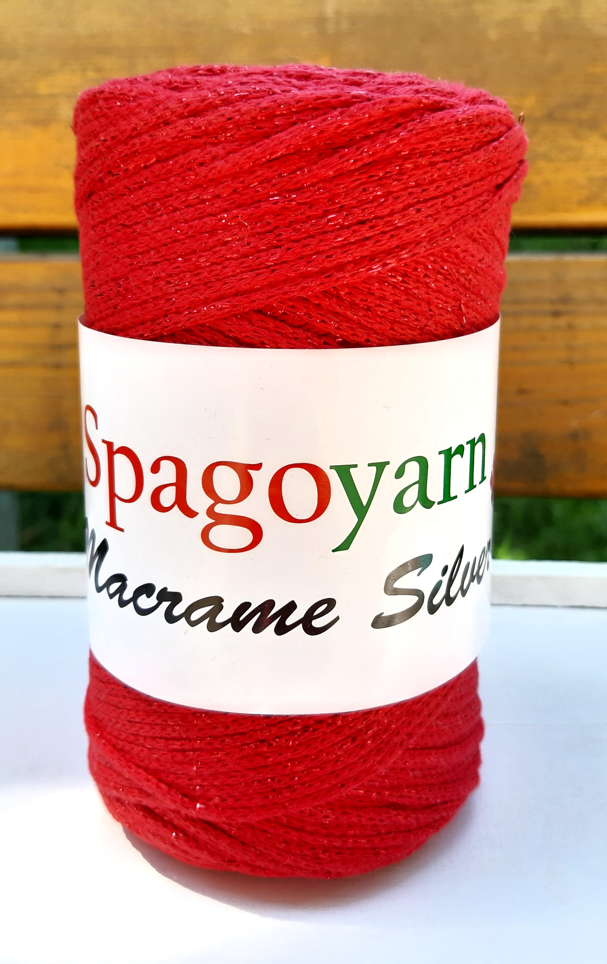 SPAGO YARN Macrame Silver - 275 m / 250 g 2. barva: červená + červené vlákno, 4. číslo barvy: 145