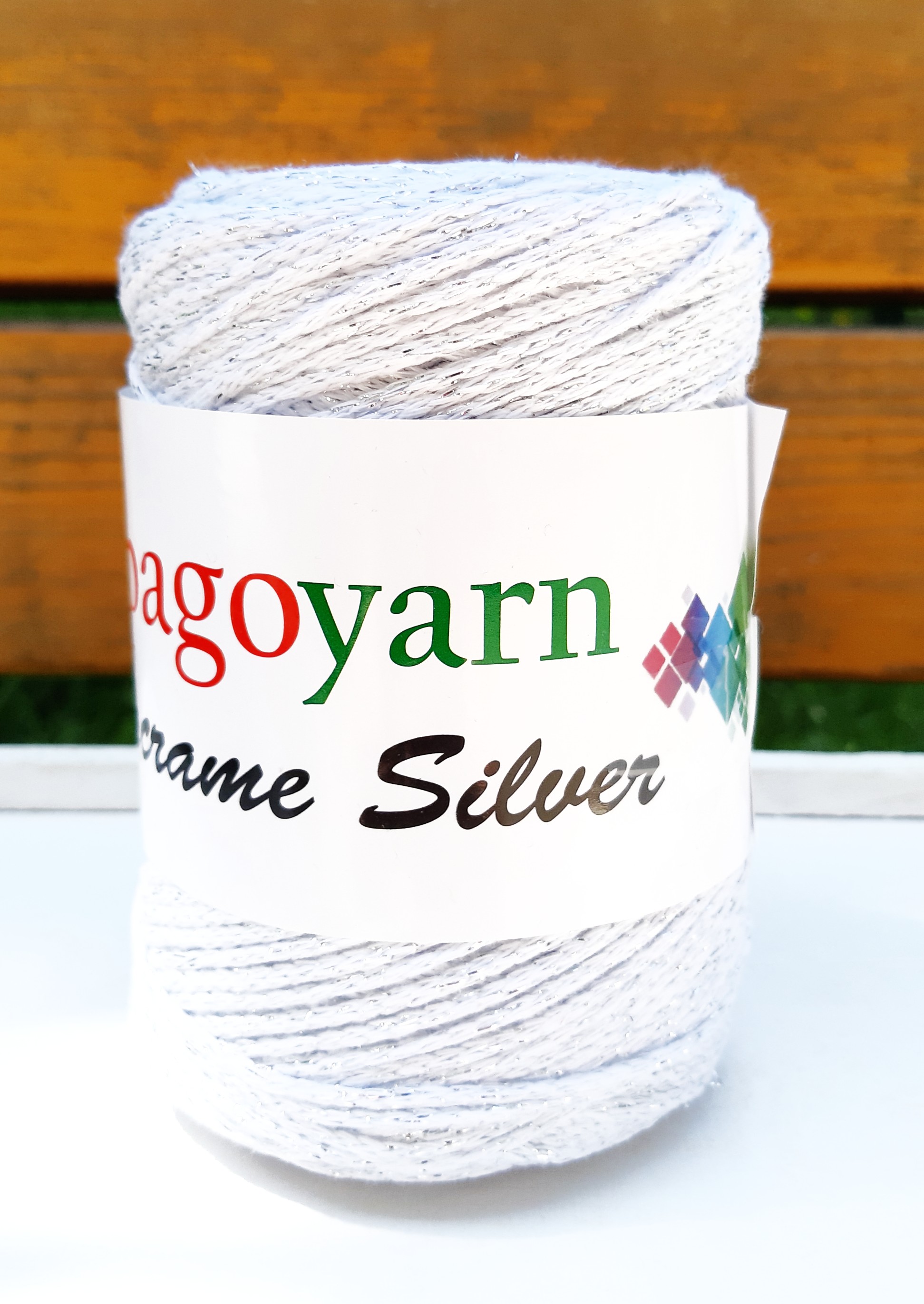 SPAGO YARN Macrame Silver - 275 m / 250 g 2. barva: sněhově bílá + stříbrné vlákno, 4. číslo barvy: 120