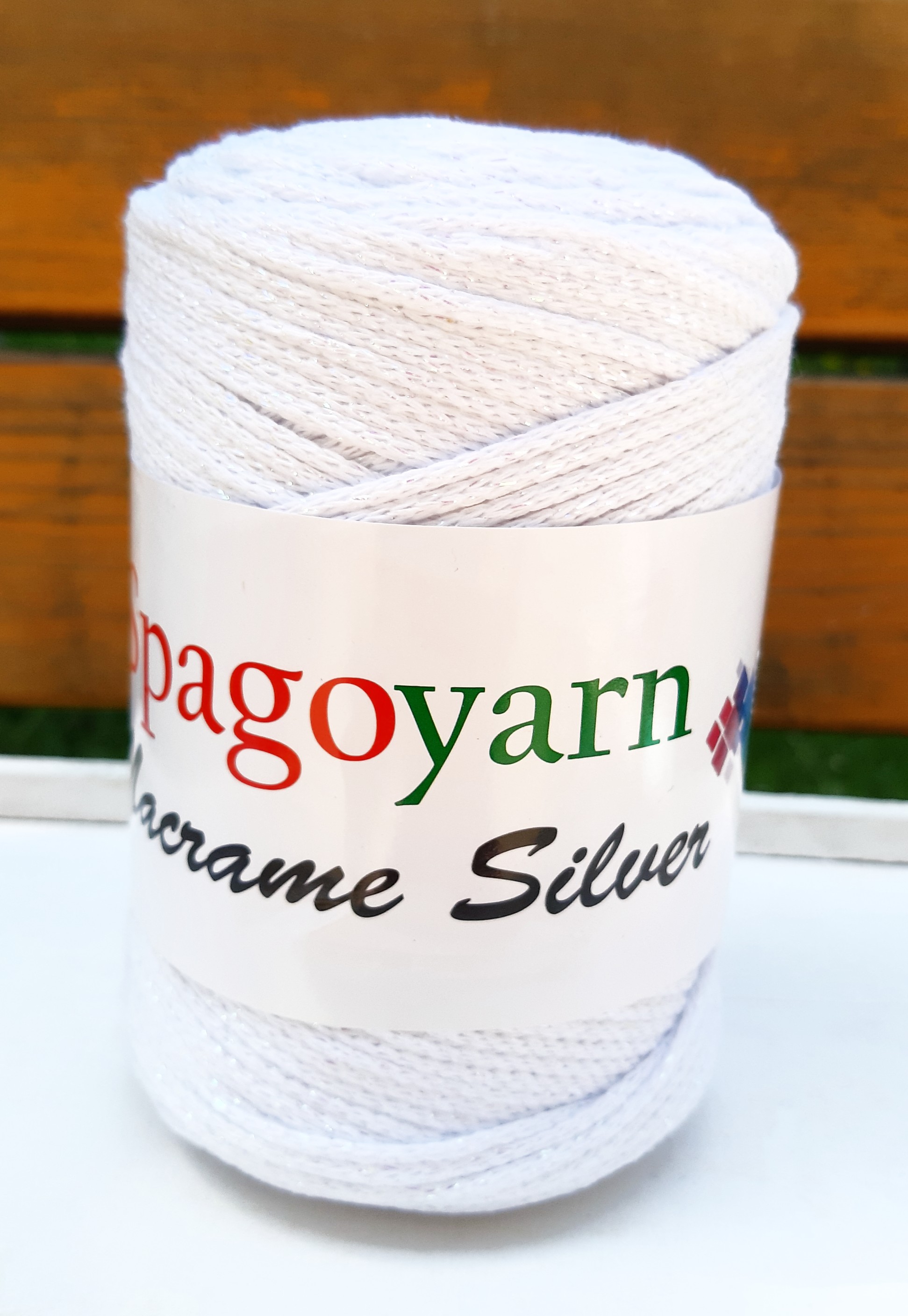 SPAGO YARN Macrame Silver - 275 m / 250 g 2. barva: sněhově bílá + perlové vlákno, 4. číslo barvy: 121