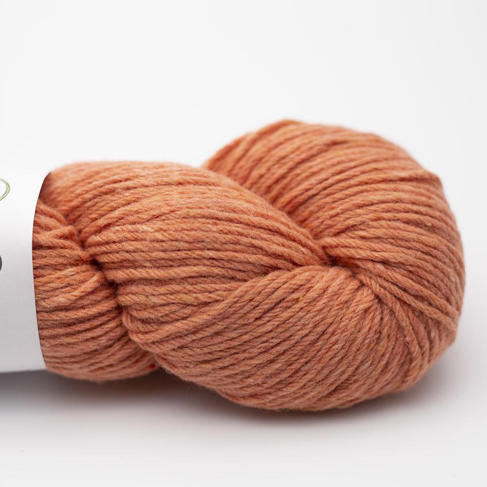 KREMKE SOUL WOOL Reborn Wool Recycled - 200 m / 100 g Kremke názvy barev: Blassorange, Kremke a BC Garn čísla barev: 04