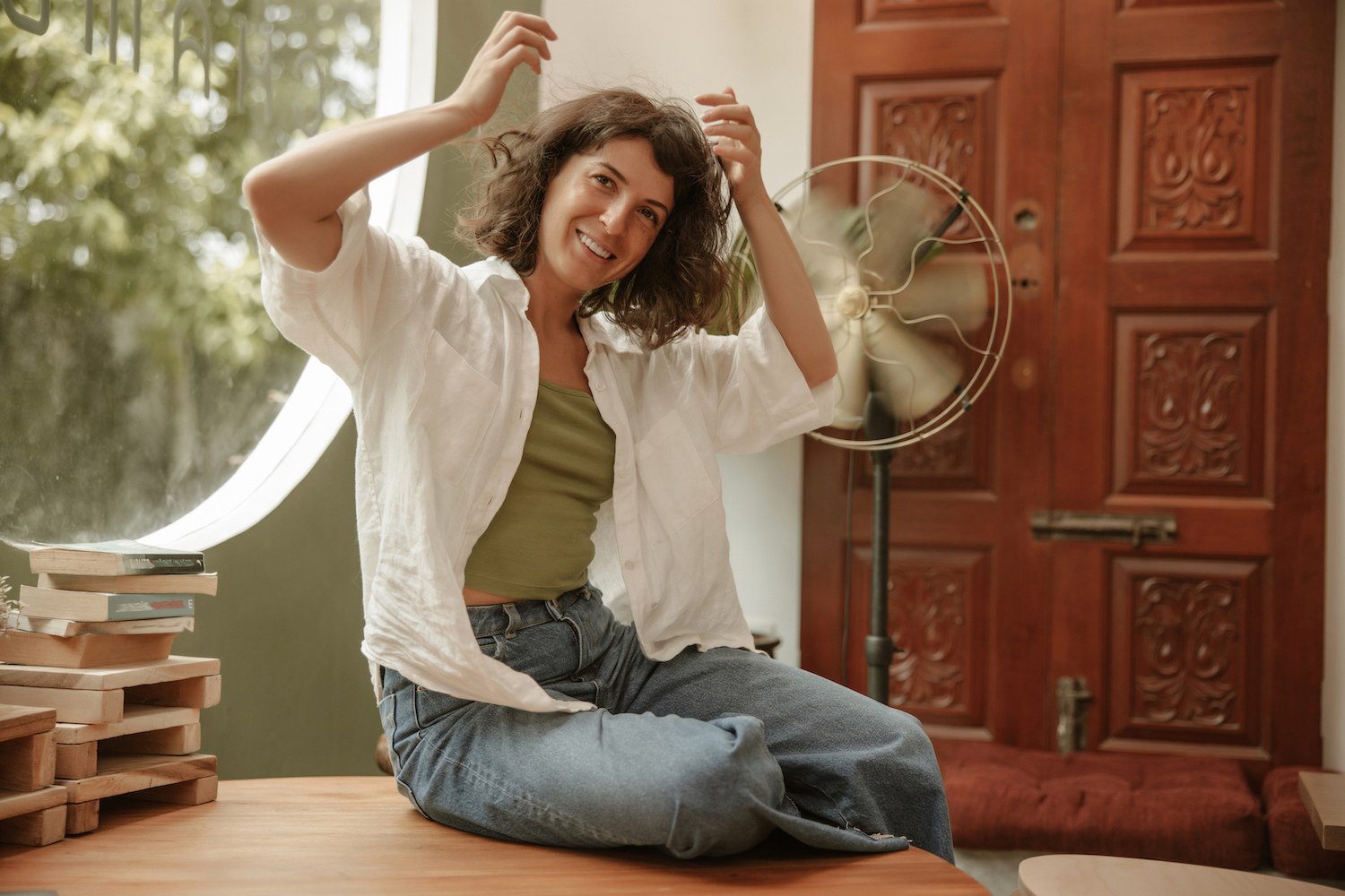 5 osvěžujících tipů, jak v létě snížit teplotu v bytě