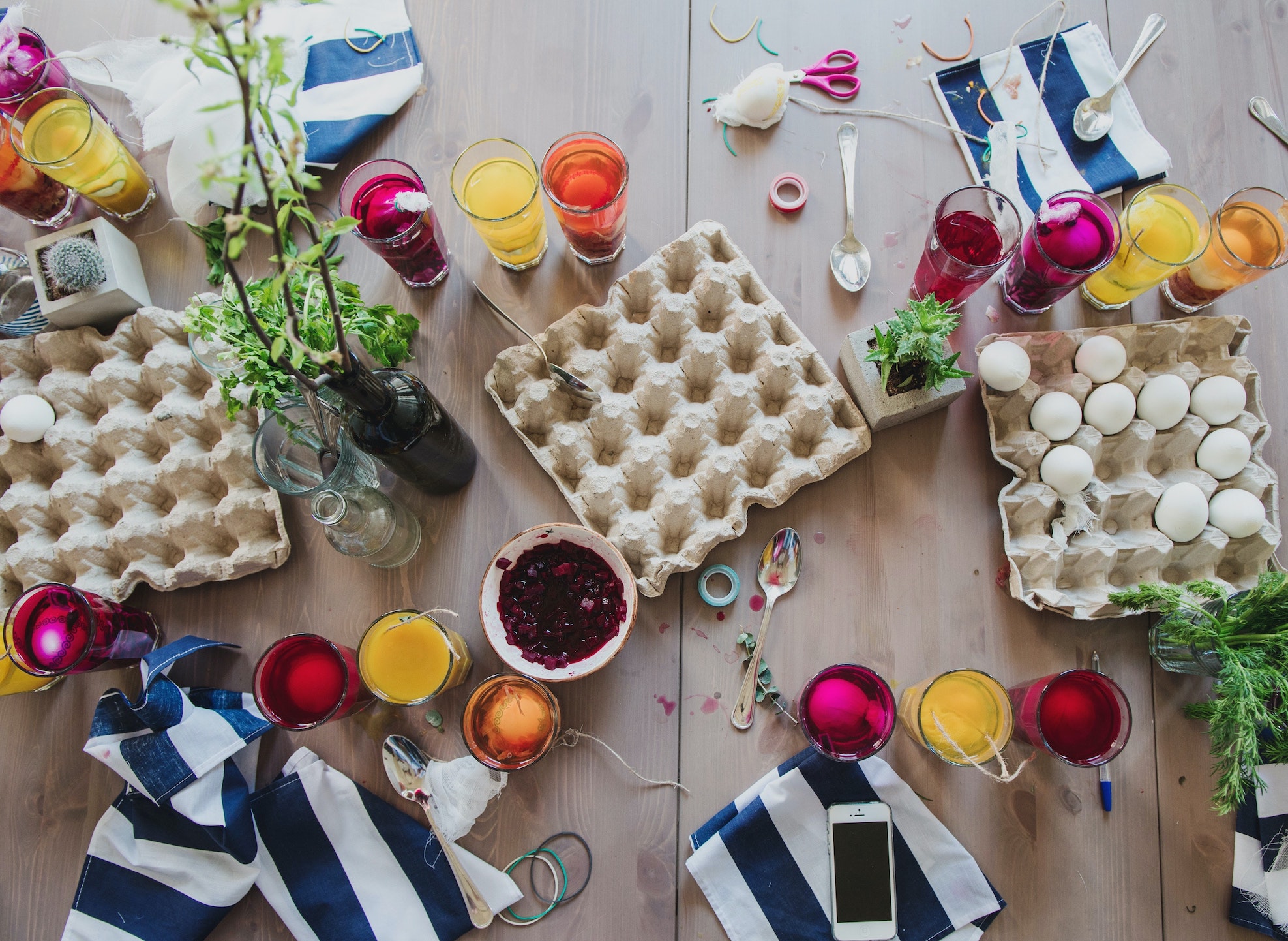 Velikonoční dekorace z vajec: Tipy a nápady na zdobení i barvení vajíček