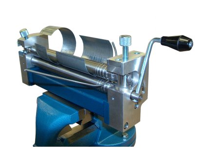 Trivaljni nihajni stroj za ZKR vice - zgornji valj z utorom, utori za žice na tlačnem valju