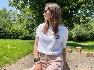 Naše odlišnosti jsou tím, co nás dělá jedinečnými, a je důležité je přijímat a oslavovat.🤍 Tričko s logem UNIVERZE vybízí...