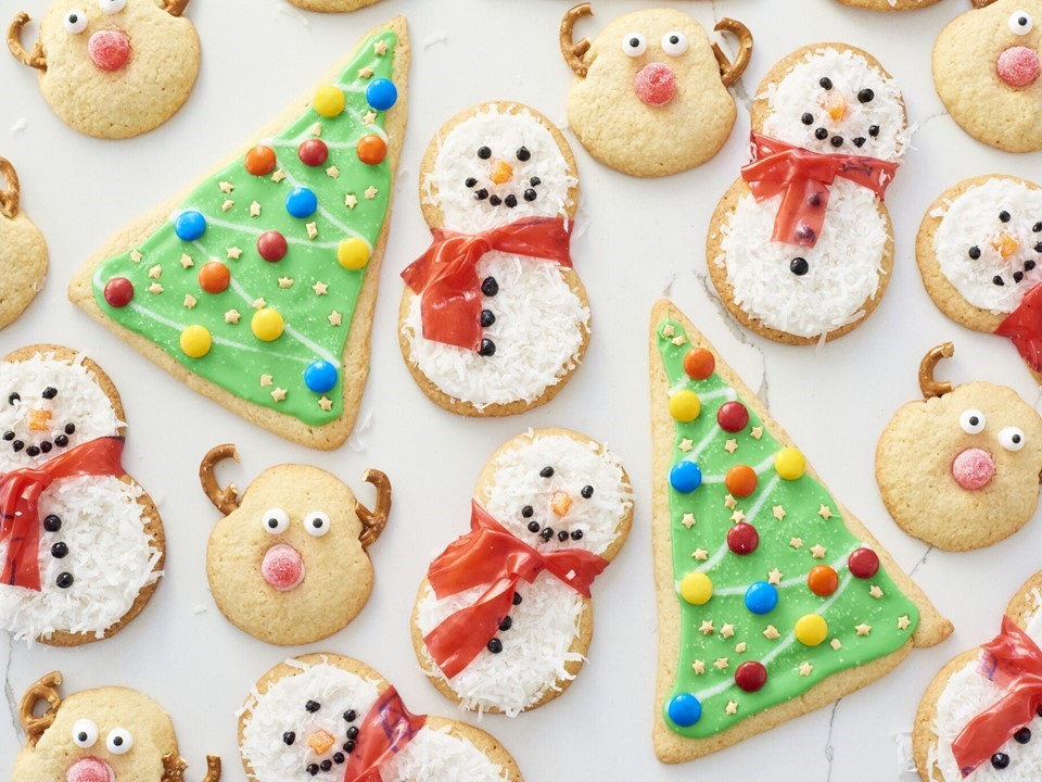 Weihnachtskekse (CHRISTMAS COOKIES)