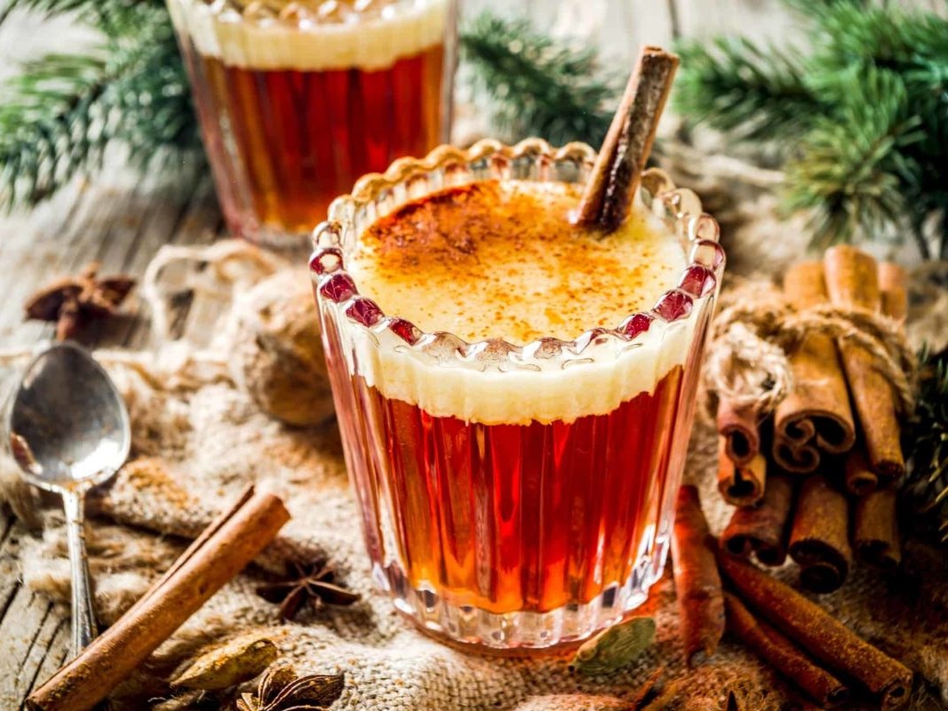 Horúci maslový rum (HOT BUTTER RUM)