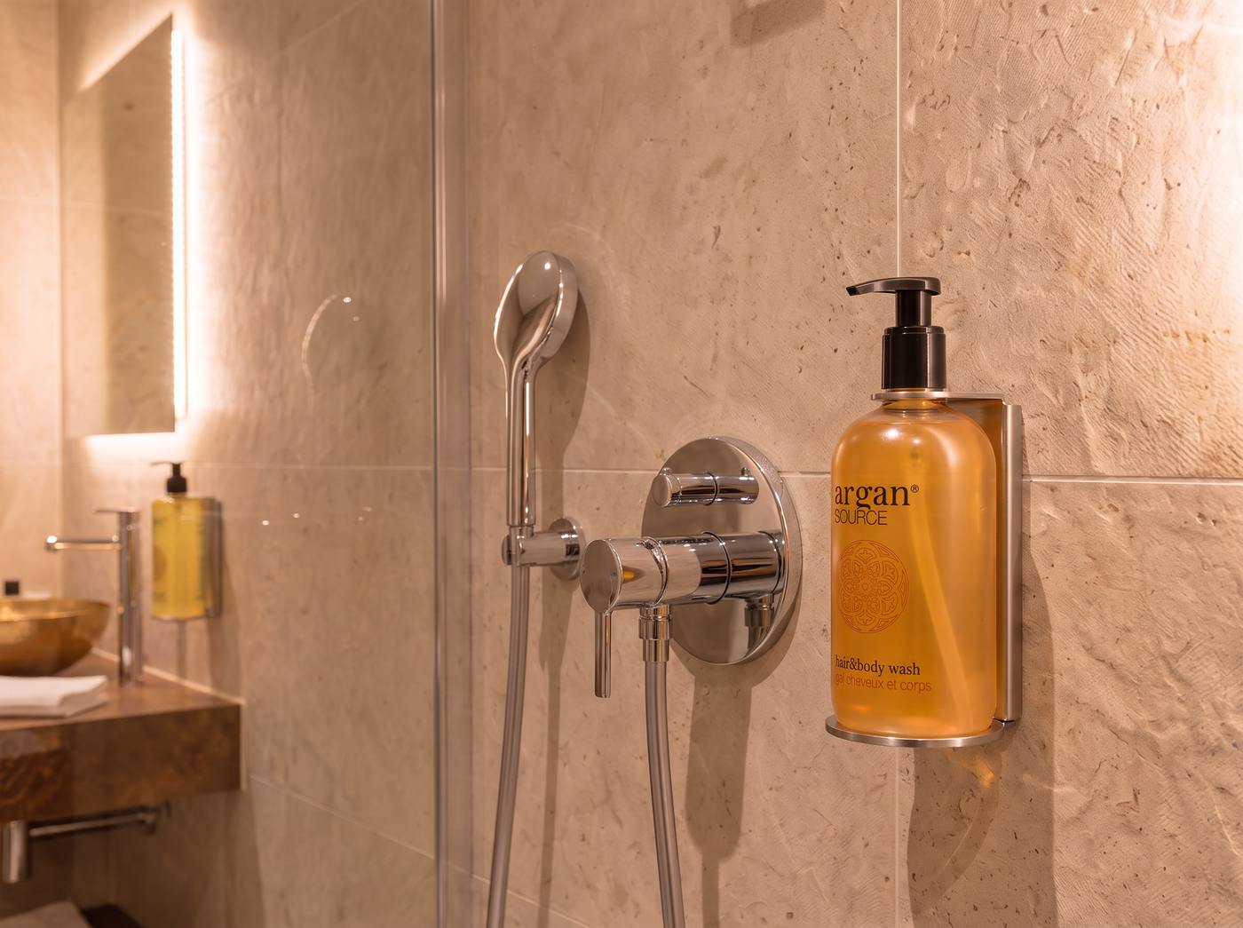 Gél na vlasy a telo ARGAN SOURCE 500 ml v kovovom držiaku PURE v sprche
