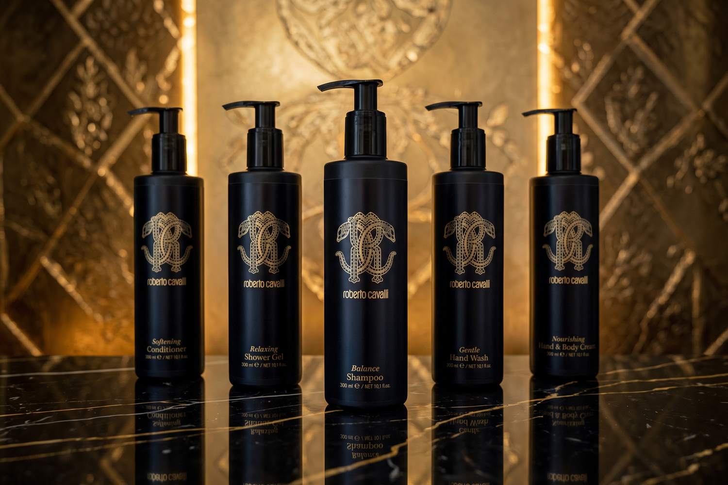 Päť fliaš ROBERTO CAVALLI Mirror Snake 300 ml na čiernom mramore