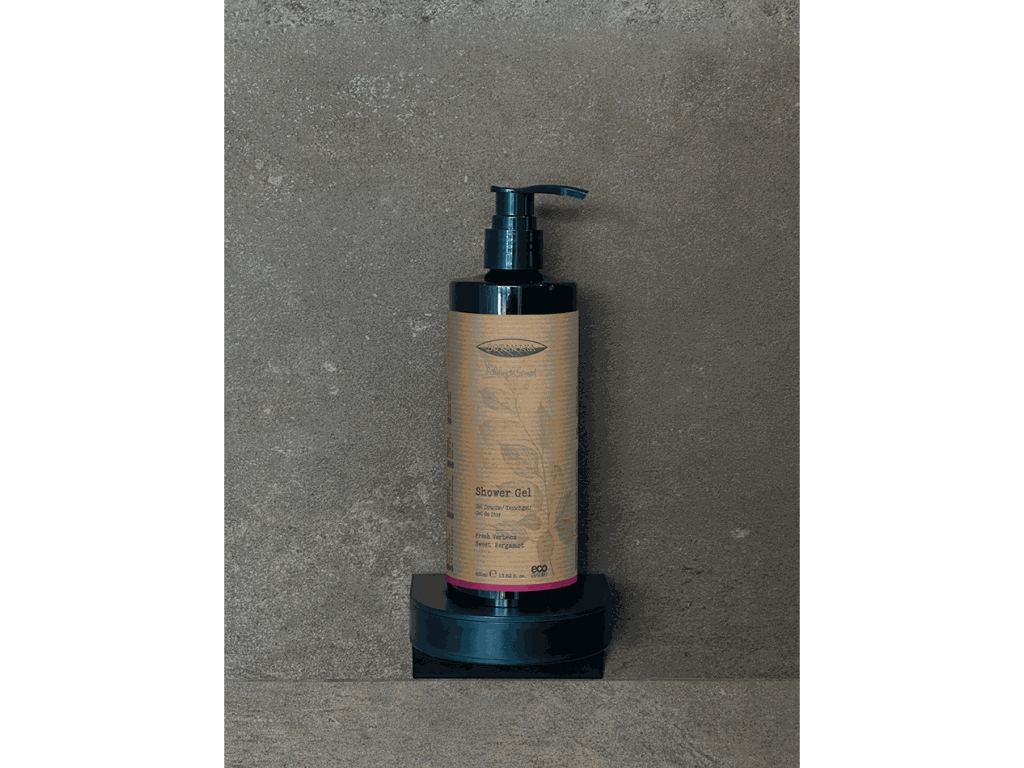 Spender BOTANIKA 400 ml in der Magnethalterung MAGIC 2V an einer Betonwand