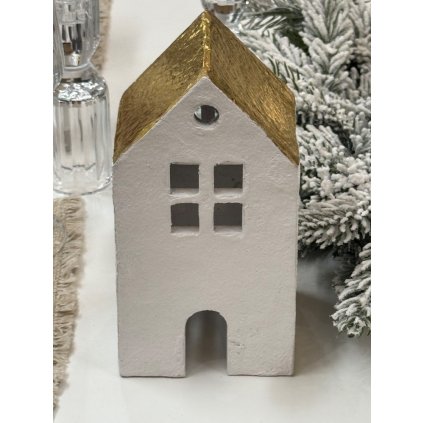 Domeček se zlatou střechou