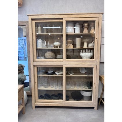 Prosklená skříň UNIQUE