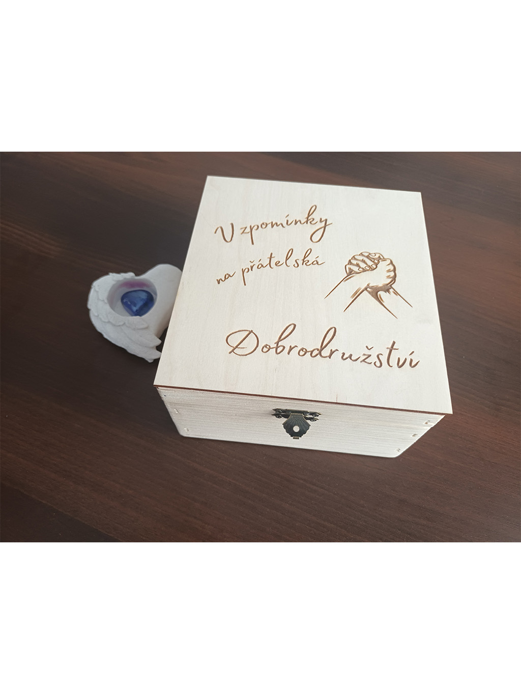 Dřevěný úložný box s víkem UNLOCKED - přátelská dobrodružství