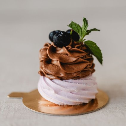 Mini dort Pavlova čokoláda & borůvka