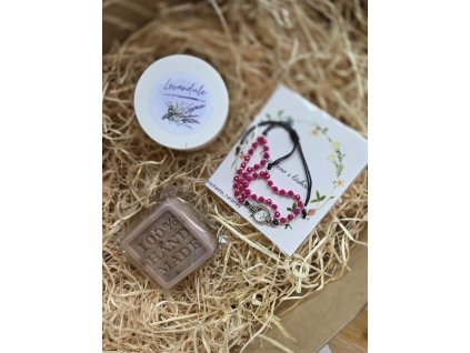 Dárkový balíček s krémem, mýdlem a náramkem