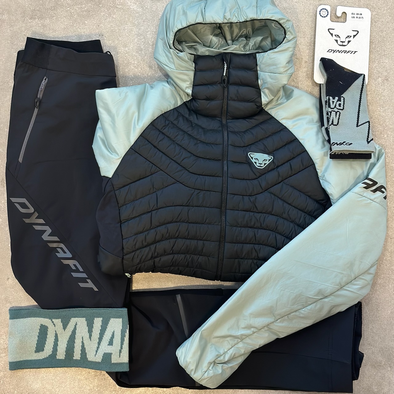 Dámský Dynafit outfit v mintovo-černé