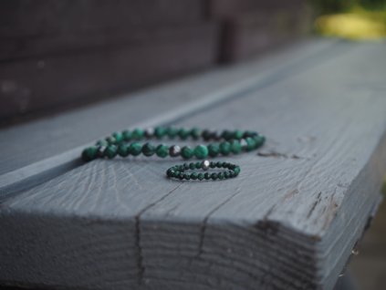 mineralni prsten zeleny malachit chirurgicka ocel 1