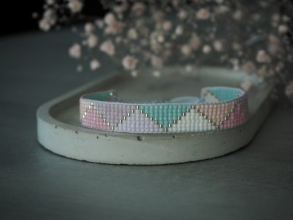 damsky koralkovy tkany naramek pastel triangles ii seda snurka 4