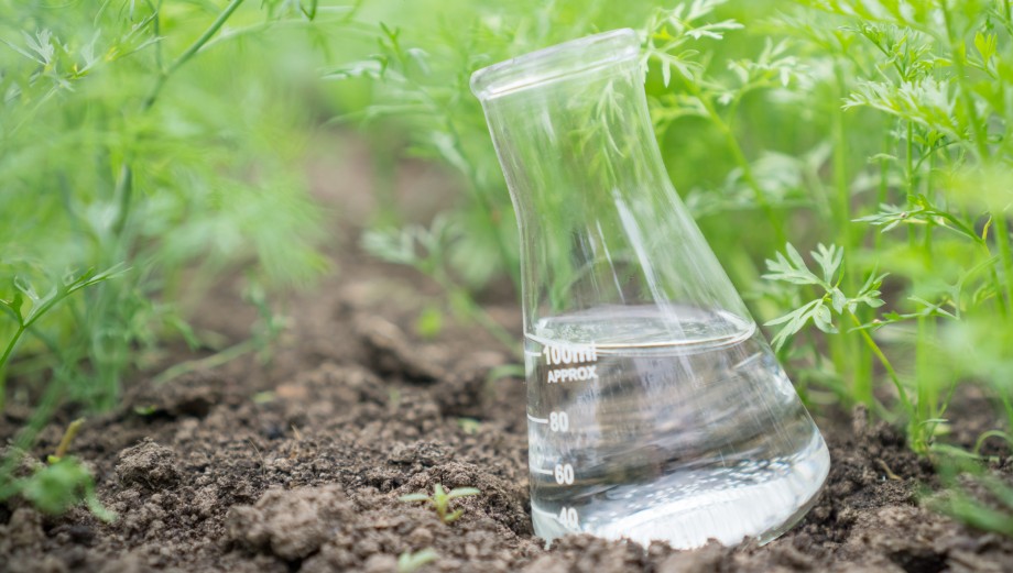 Pesticidy ve vodě: Mohou vás ohrozit? 