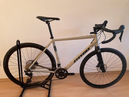 STEVENS GAVERE PÍSKOVÁ