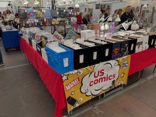 Více než 2000 komiksů, více než 500 vinylových desek z Velké Británie a USA. Najdete zde také knihy pro děti i pro...