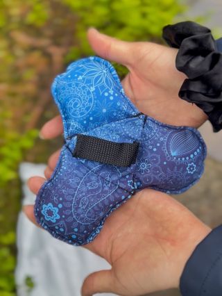 🎾💙 LUSK – plnicí balonek, co baví! 💙🎾 Ručně vyráběný hit od UšiTo pro psy – balónek který naplníte pamlsky a můžete jej i...