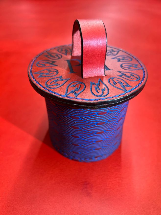 Krabička, inspirováno Japonskem.