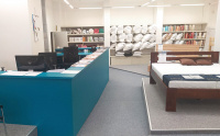 Prodejna USNU Zlín – interiér showroomu postelí a matrací