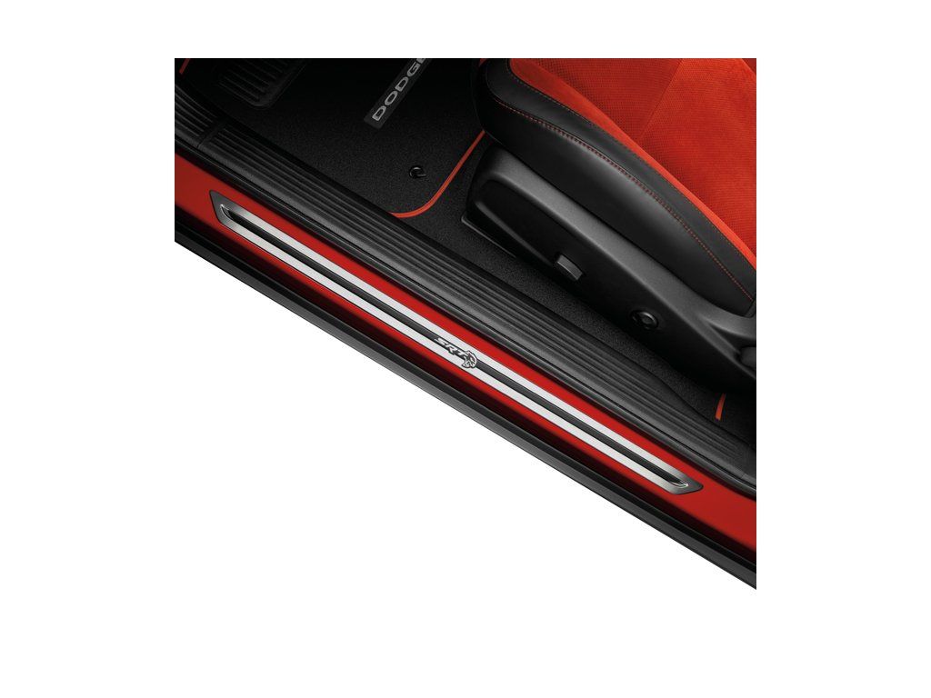 Protectores de umbral Dodge Challenger con logotipo SRT HELLCAT