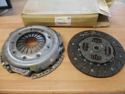 Chrysler Voyager GS Kupplungssatz 04856173 *