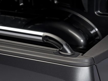 Ford F-250/F-350/F-450 Super Duty Chromované zábrany postele s černými koncovkami pro 6,75’ Bed Size