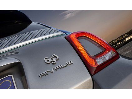 Inscripción Abarth Rivale 695 trasera