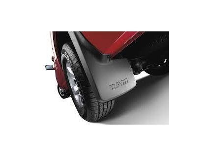 Dodge RAM 1500 DS Guardabarros traseros 82211228