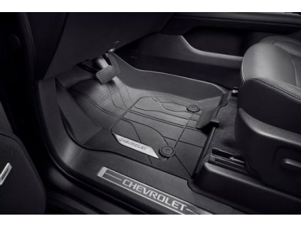 Chevrolet Premium-Bodenbeläge für die erste Reihe in der Farbe Jet Black mit verchromter Aufschrift Chevrolet