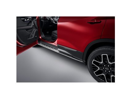 Chevrolet Blazer Tvarované asistenčné schodíky v čiernej farbe