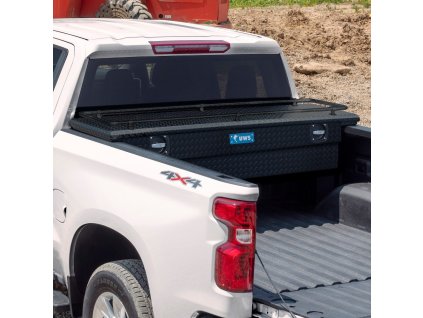 GMC Sierra 1500 5.gen Box na nářadí Secure Lock Crossover v lesklé černé barvě s otočnými rukojeťmi a kolejnicemi od UWS®