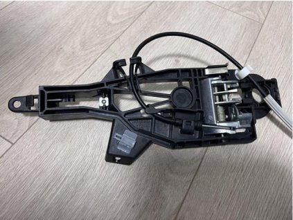 Cadillac Escalade Držák vnější kliky zadních dveří na straně spolujezdce