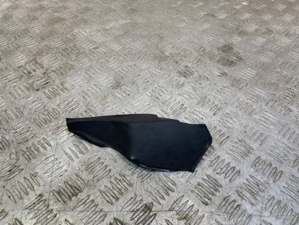 Cadillac Escalade Černý nástavec mřížky přívodu vzduchu na straně spolujezdce