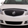 Buick Verano 2.gen DEFLEKTOR KAPOTY AEROSKIN™ OD SPOLOČNOSTI LUND® V DYMOVE ČIERNEJ FARBE