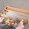 Rezačka a držiak na alobal, fóliu, papier na pečenie - bambusový, 4 priehradky 01