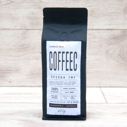 zrnkova kava coffeec spicka tmy