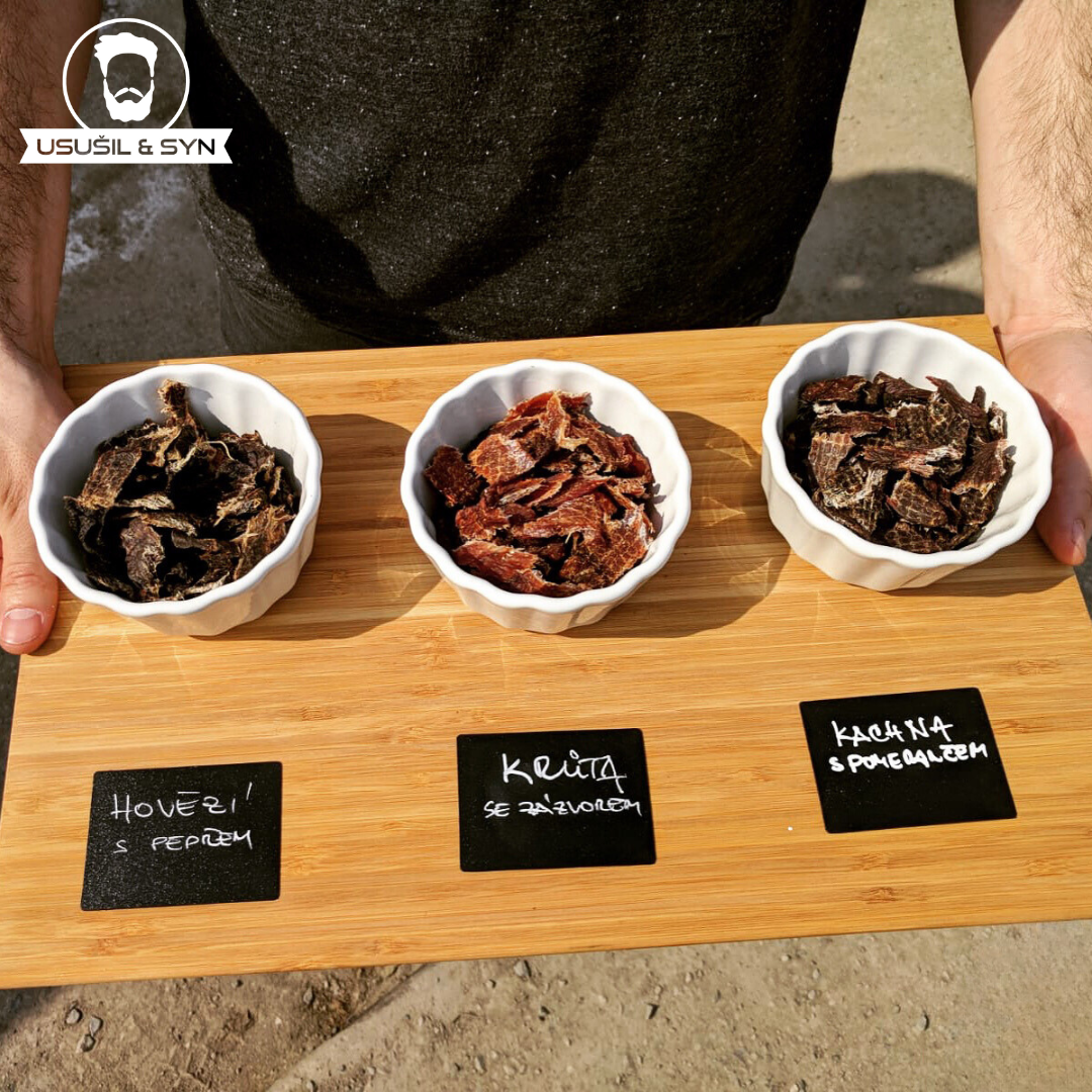 Jerky vs. Masové chipsy: Jaký je rozdíl?